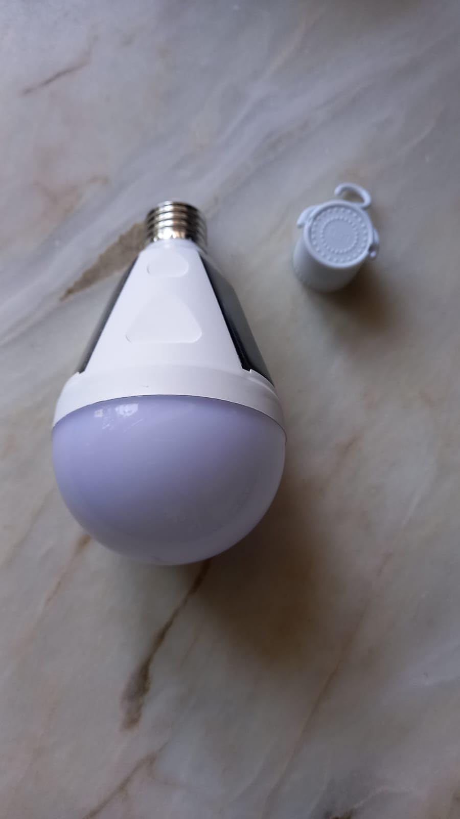 OUKENS Ampoule LED solaire E27 12W portable IP65