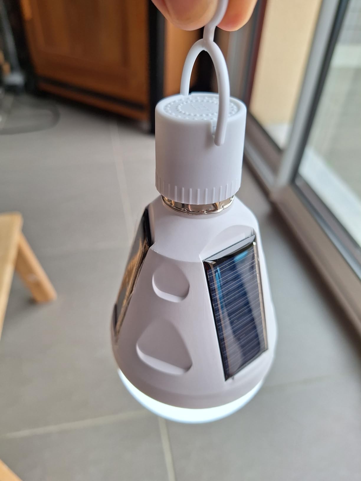 OUKENS Ampoule LED solaire E27 12W portable IP65