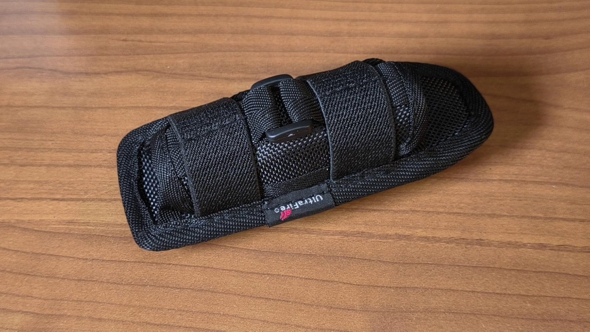 OUKENS Sports et Loisirs Étui Lampe Torche Nylon 360° Noir