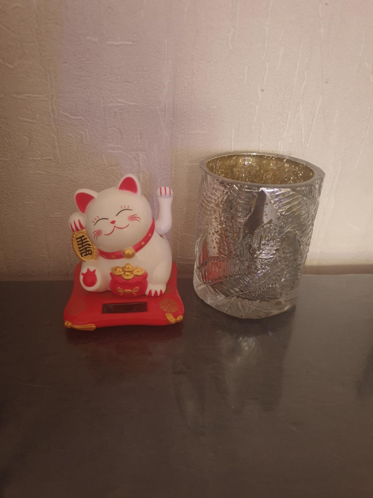 Jadeshay Lucky Cat Chat Solaire Blanc Maneki Neko